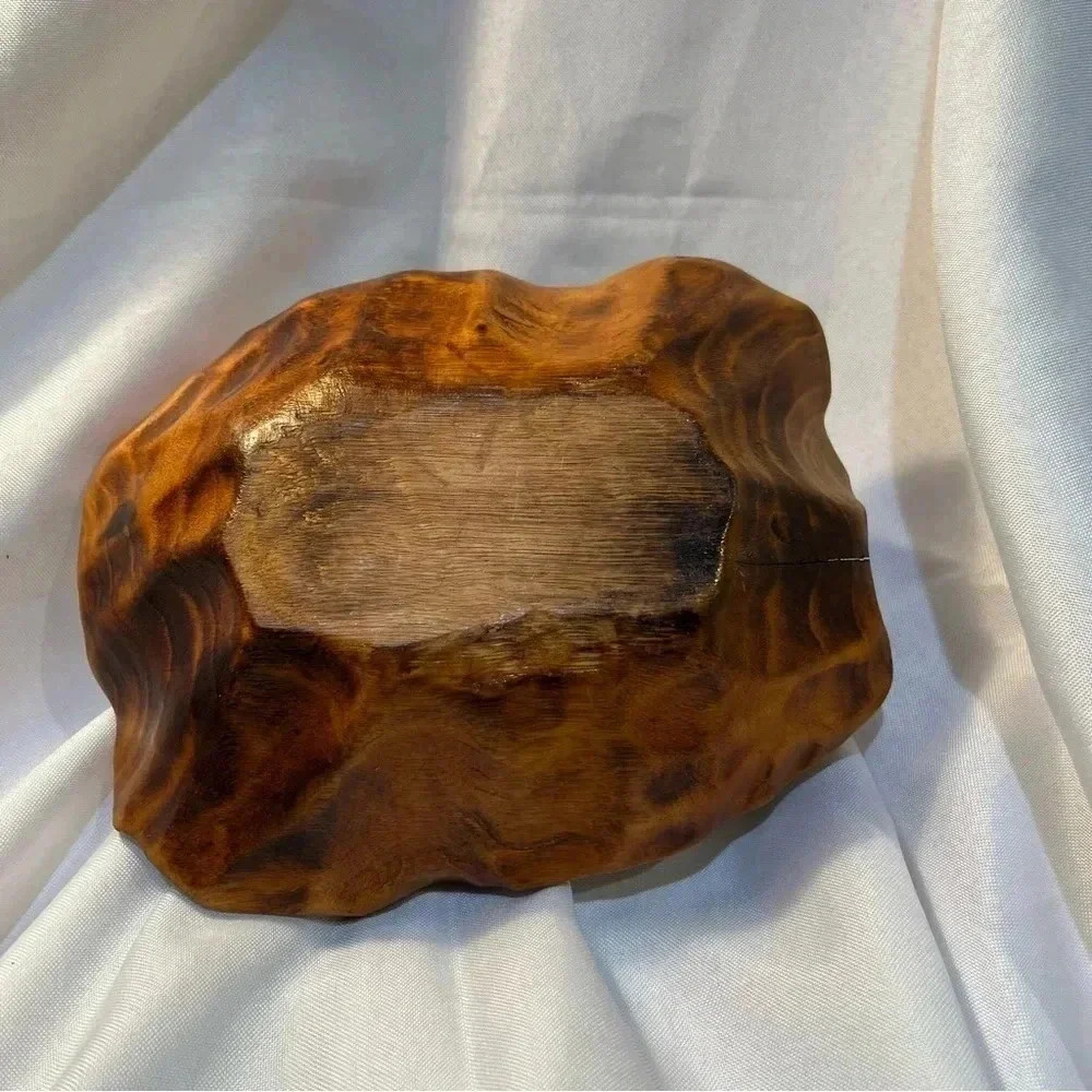 Small Handcarved Wooden Basket - Picture 6 of 6